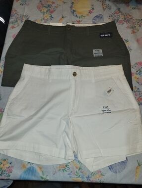 2 Pairs of Women's NWT Old Navy Shorts. Size 10. 5 Inch Length.